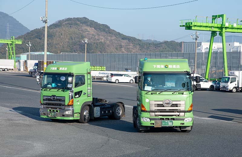 トラック輸送 / 特殊・専用車両